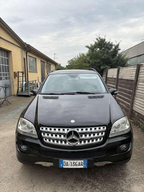 Usata 2006 Mercedes ML350 Chrome SUV | 9000 € (Buon prezzo) - Immagine 1/4