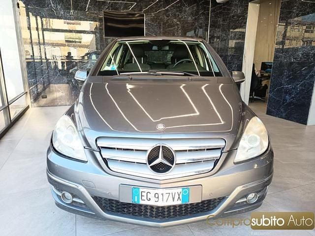 Usata Mercedes B200 Premium 140 CV (102 kW) 2011 Grigio scuro Monovolume