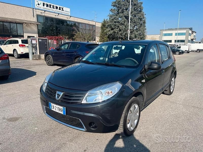 Usata Dacia Sandero 75 CV (55 kW) 2012 Grigio Berlina