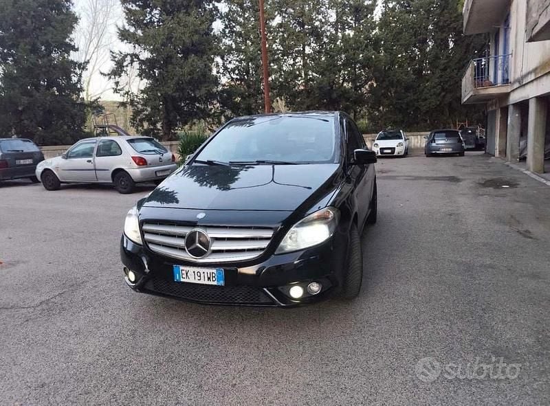 Usata Mercedes B180 109 CV (80 kW) 2012 Nero Monovolume