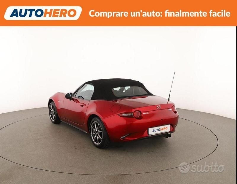 Usata Mazda MX5 Exclusive-Line 131 CV (96 kW) 2023 Rosso Cabrio