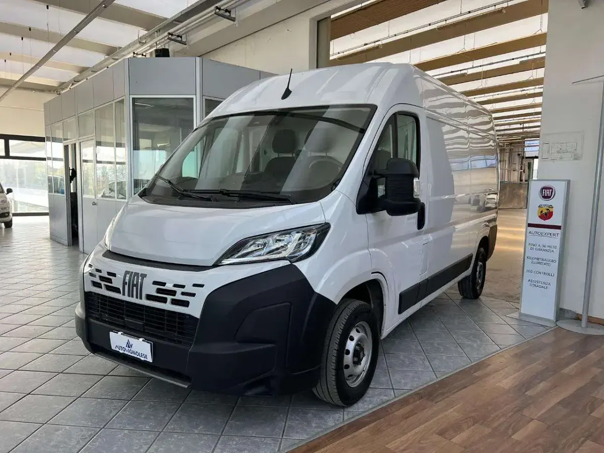 Begagnad Fiat Ducato 140 HK (102 kW) 2024 Vit Van