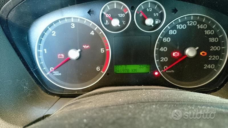 Usata 2005 Ford C-MAX Monovolume | 600 € (Super prezzo) - Immagine 1/4