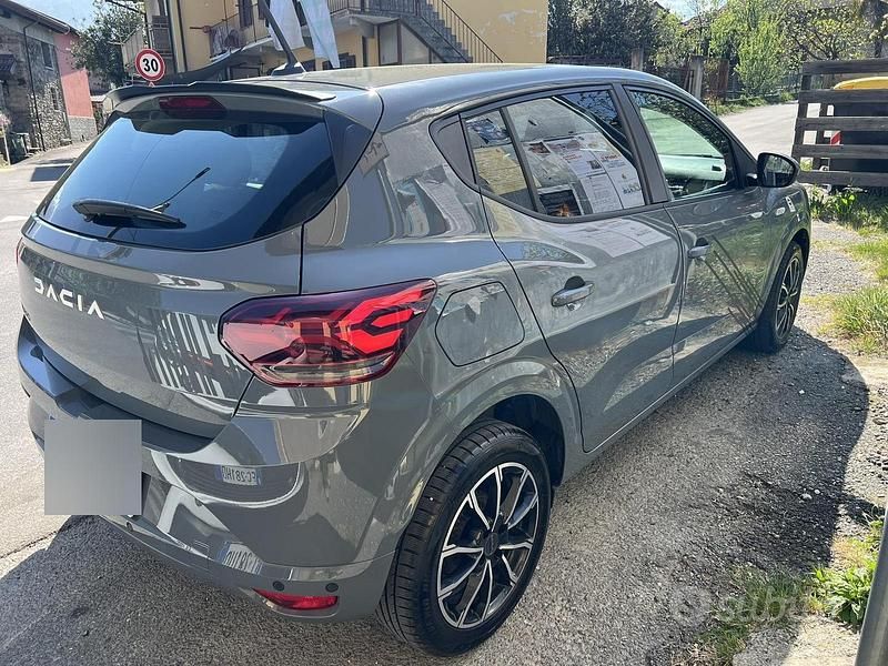 Usata Dacia Sandero 101 CV (74 kW) 2023 Grigio Berlina