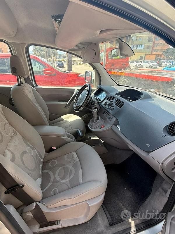 Usata Renault Kangoo 115 CV (84 kW) 2009 Grigio Berlina