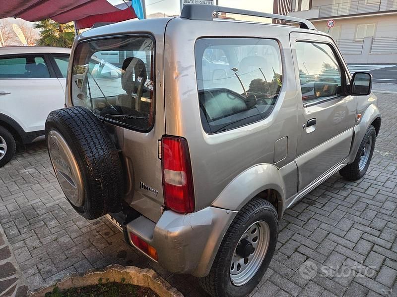 Usata Suzuki Jimny 65 CV (47 kW) 2004 Beige SUV