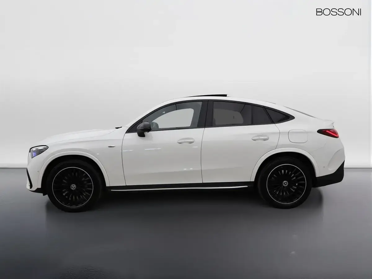 Käytetty Mercedes GLC300 AMG Line Premium Plus 197 HP (144 kW) 2025 Valkoinen Coupe - kaksiovinen
