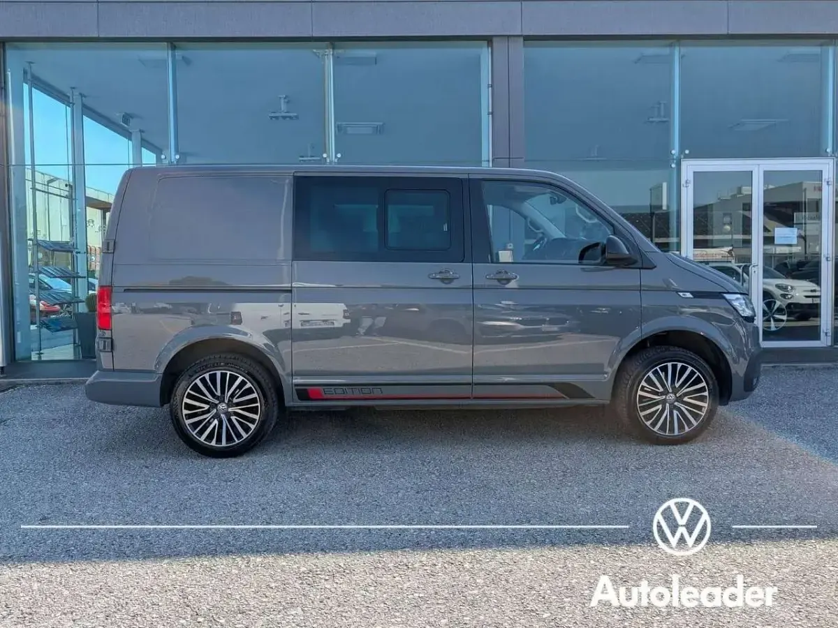 Usata VW T6.1 204 CV (150 kW) 2023 Pure grey Furgone