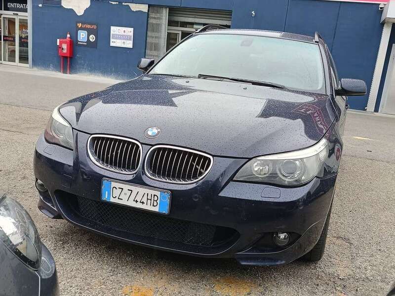 Blu/azzurro Usata 2006 BMW 530 Station wagon | 4500 € (Buon prezzo) - Immagine 1/4