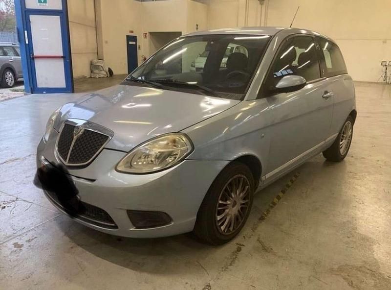 Usata Lancia Ypsilon 60 CV (44 kW) 2008 Blu Utilitaria