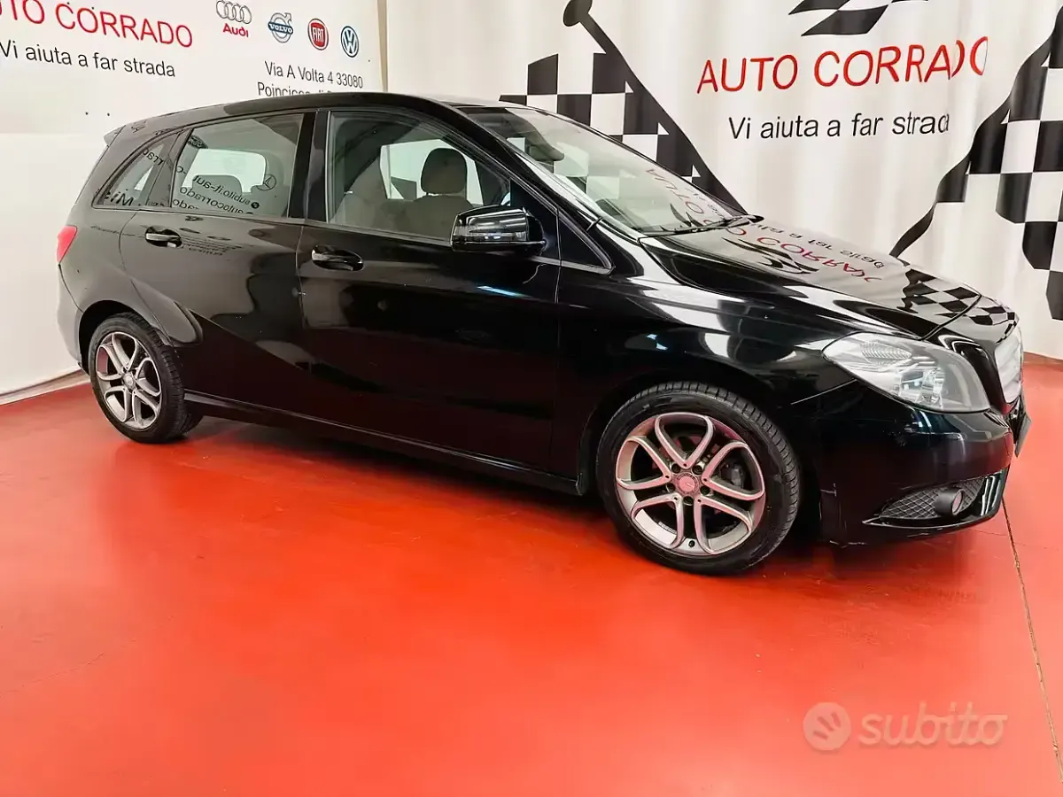 Usata Mercedes B180 Executive 109 CV (80 kW) 2013 Nero Utilitaria