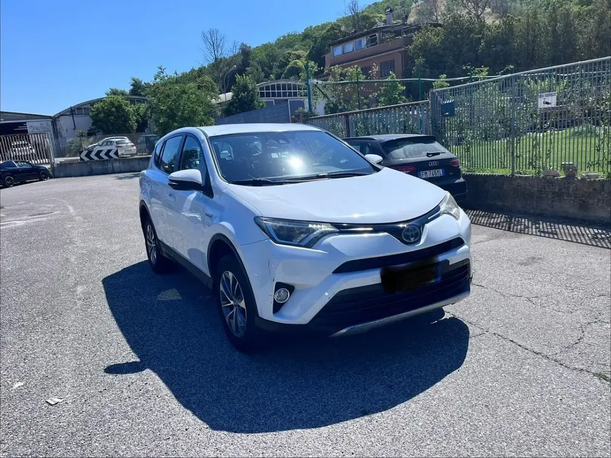 Usata Toyota RAV4 Hybrid Business Edition 154 CV (113 kW) 2017 Bianco SUV
