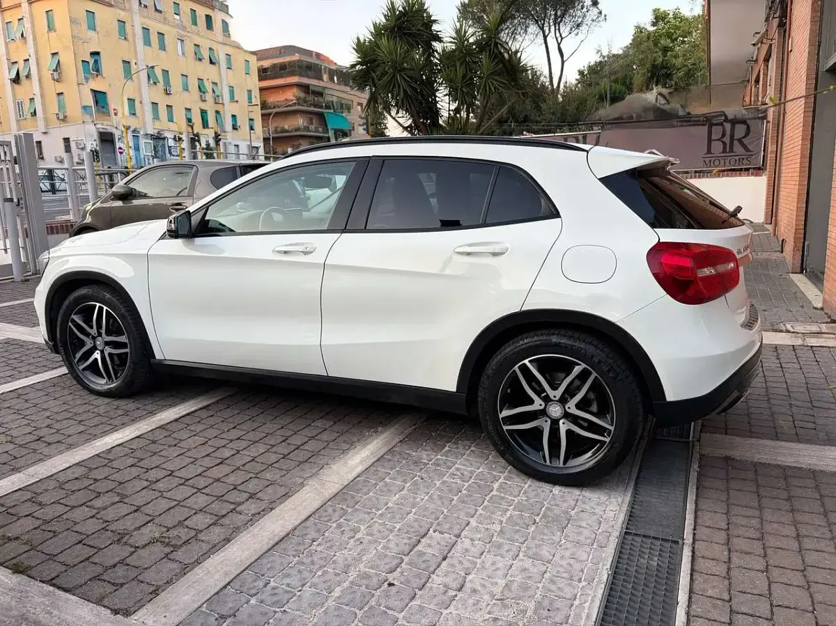 Usata Mercedes GLA200 136 CV (100 kW) 2016 Bianco SUV