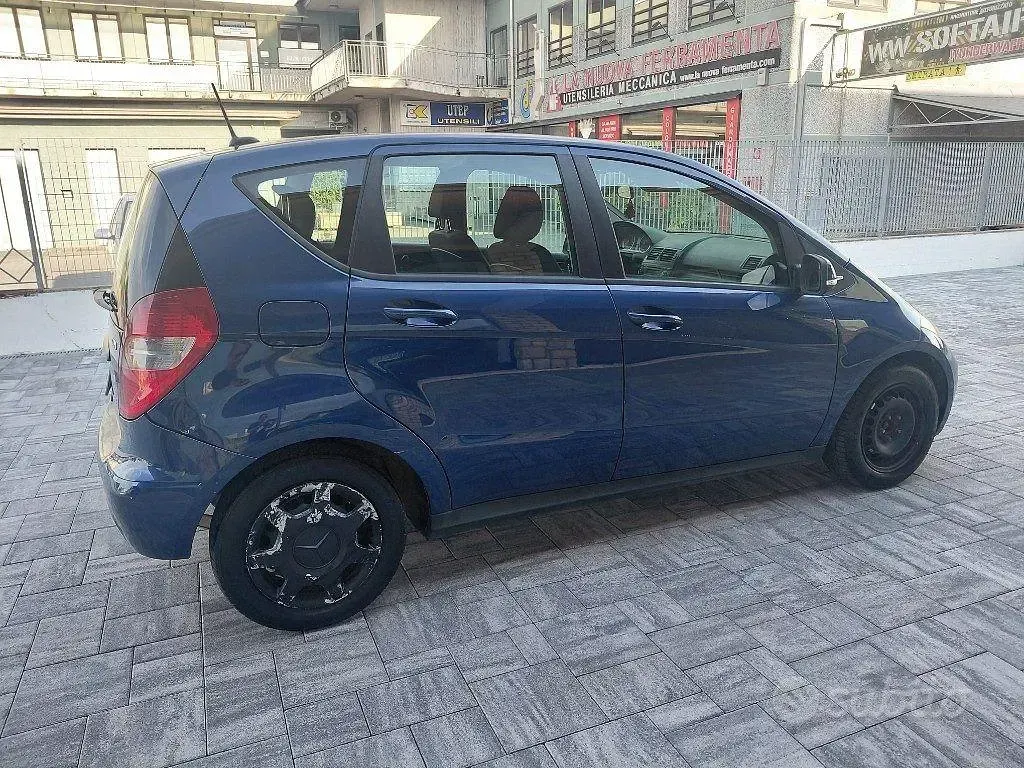 Usata Mercedes A180 Elegance 109 CV (80 kW) 2010 Bluazzurro Berlina