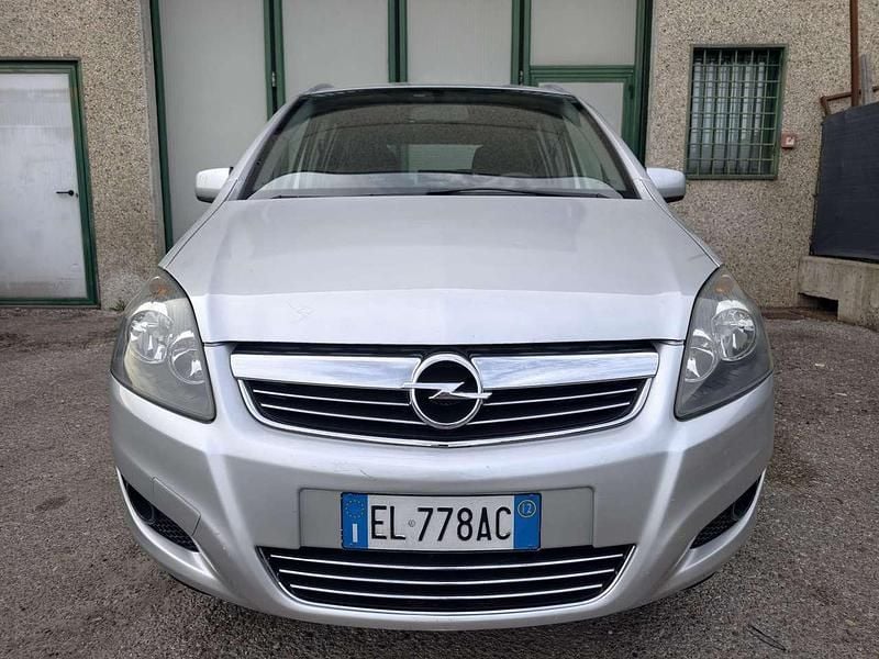 Usata Opel Zafira 116 CV (85 kW) 2012 Argento Monovolume