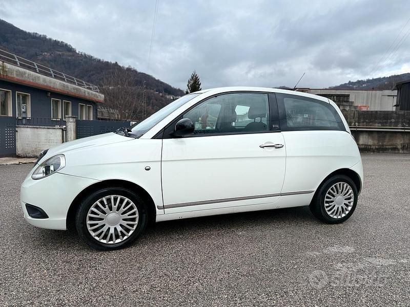Usata Lancia Ypsilon 69 CV (50 kW) 2011 Bianco Utilitaria