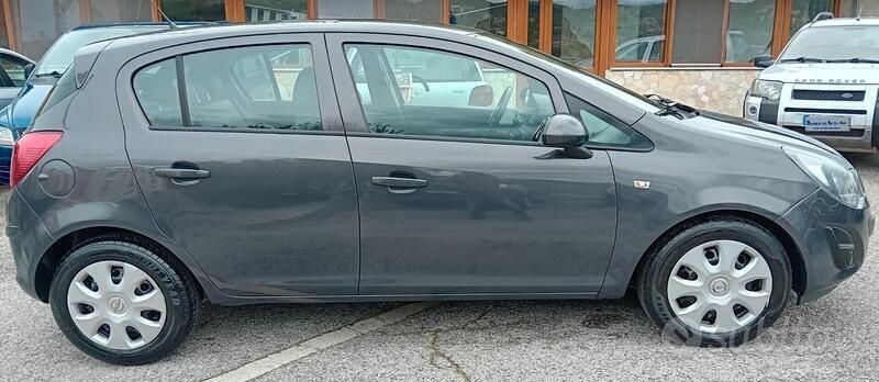 Usata Opel Corsa Edition 75 CV (55 kW) 2014 Grigio Berlina