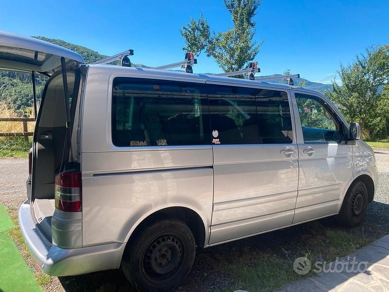 Begagnad VW Multivan Highline 174 HK (127 kW) 2006 Grå Van