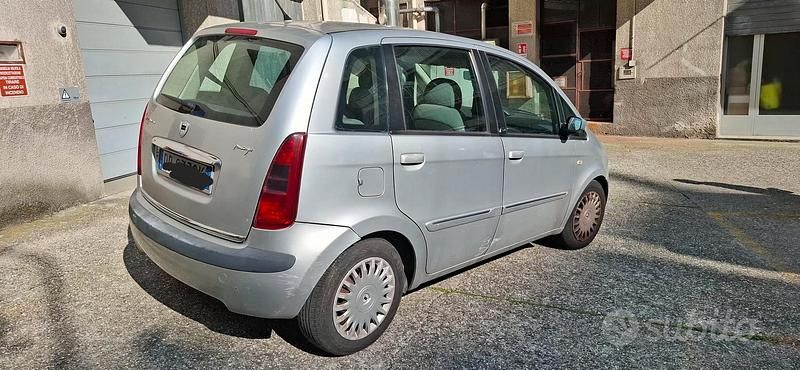 Usata Lancia Musa 95 CV (69 kW) 2006 Grigio Monovolume