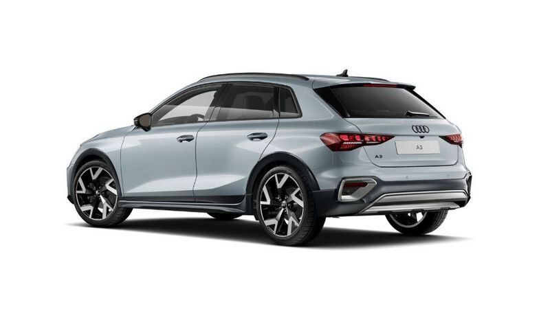 Usata Audi A3 Comfort 150 CV (110 kW) 2024 Grigio freccia Utilitaria