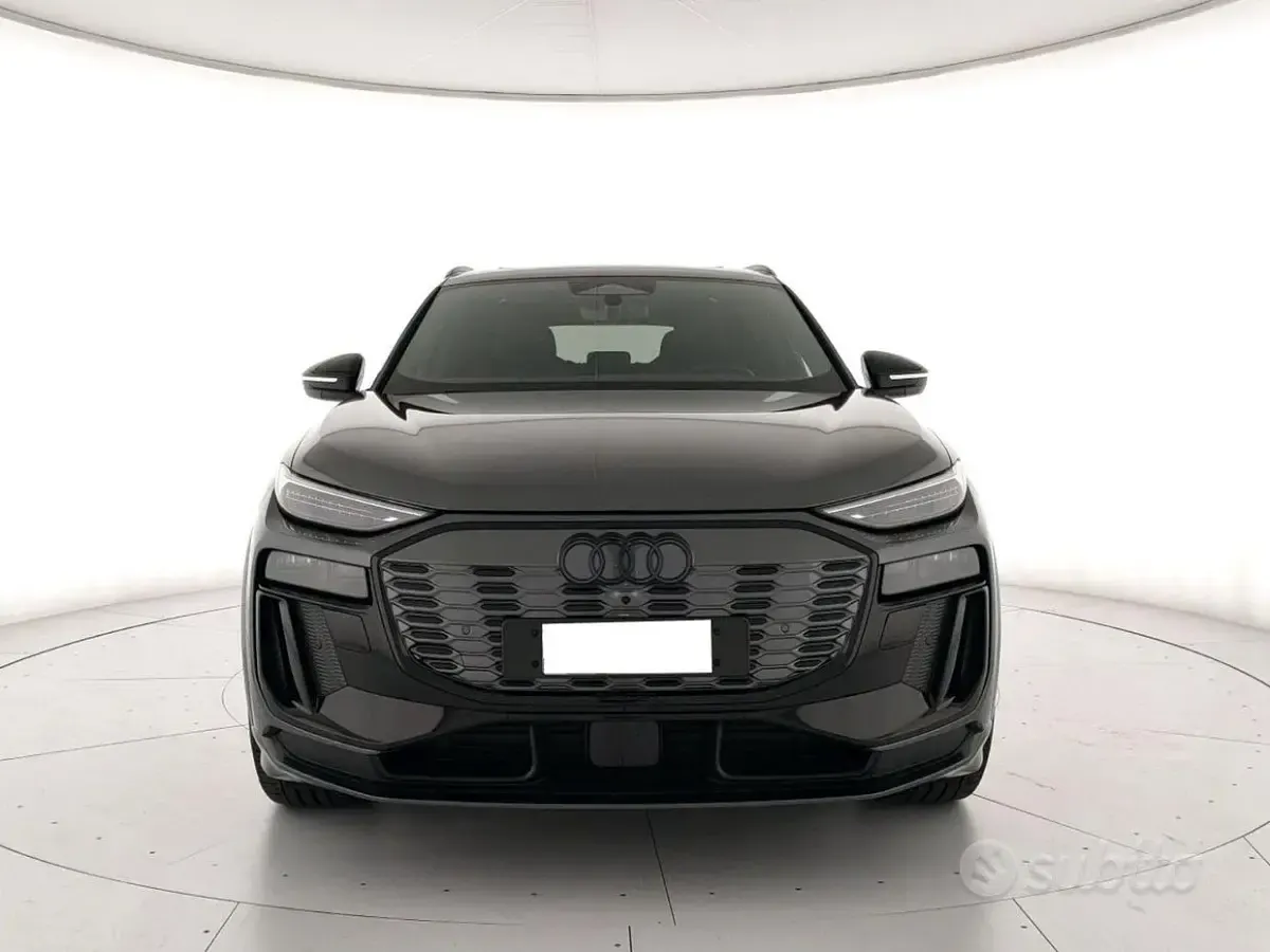 Ny Audi Q6 e-tron Business 239 kW (326 HK) 2025 Grå SUV