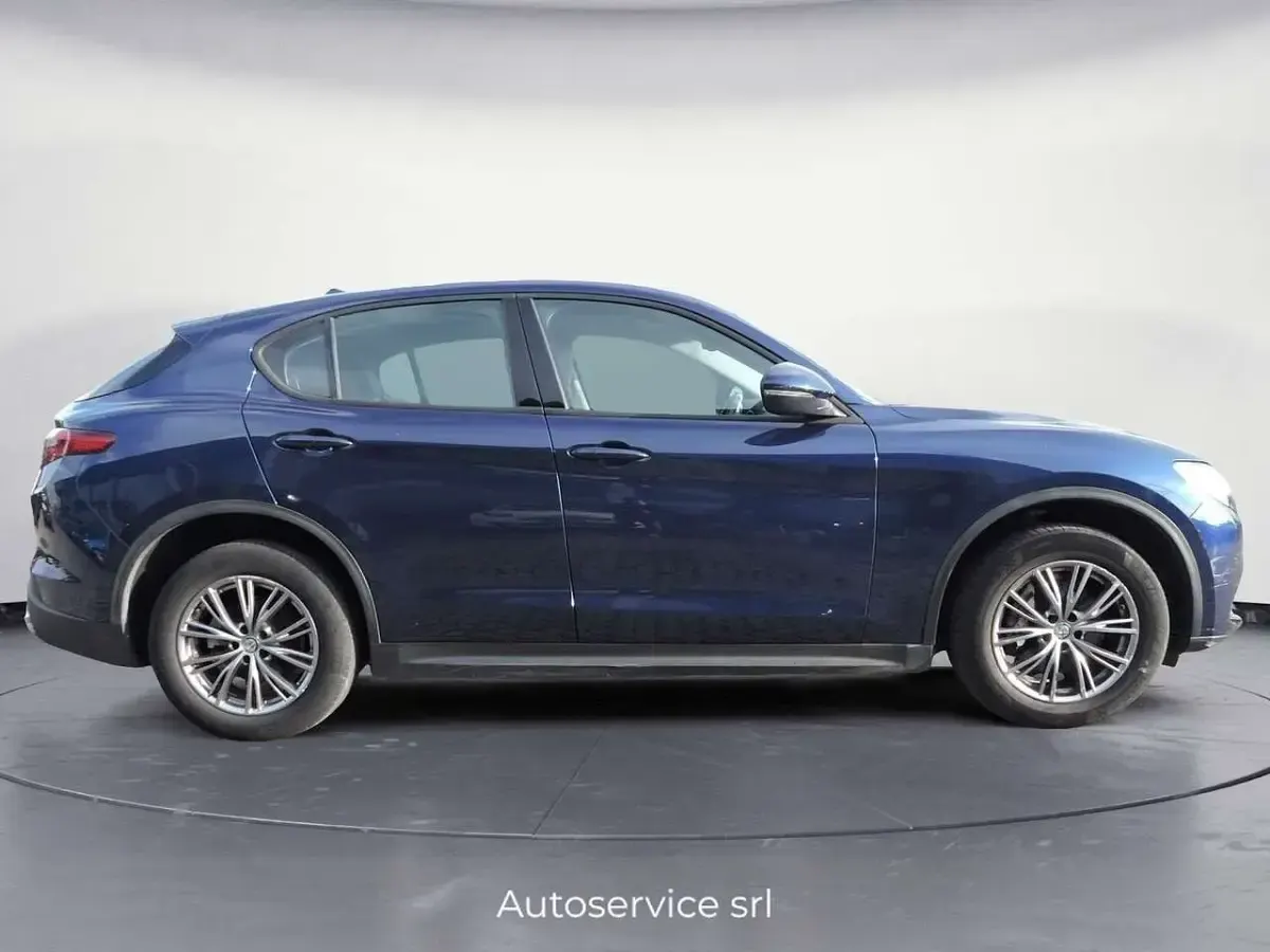 Begagnad Alfa Romeo Stelvio 209 HK (153 kW) 2018 Blå SUV