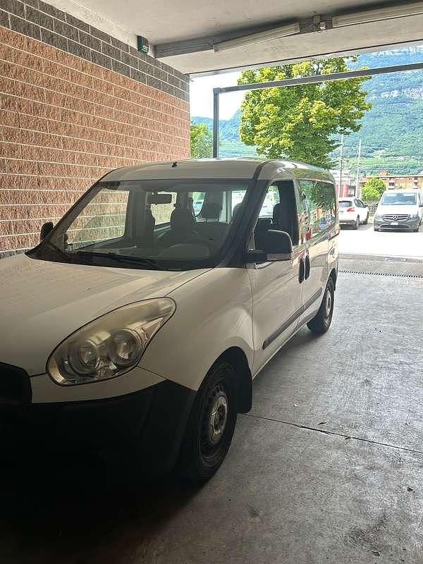Bianco Usata 2014 Fiat Doblò Monovolume | 5290 € (Buon prezzo) - Immagine 1/4