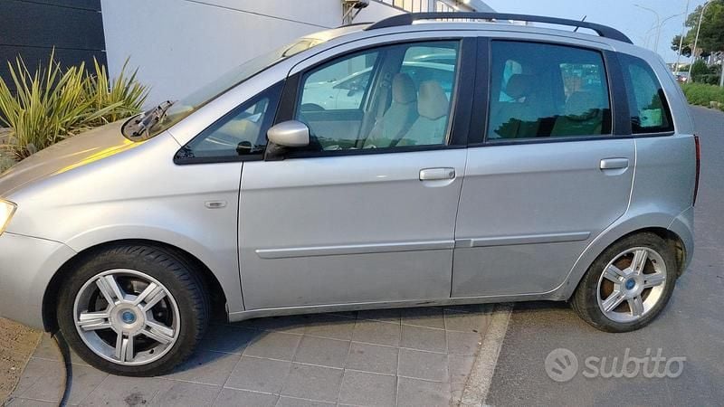 Usata Fiat Idea Emotion 101 CV (74 kW) 2005 Grigio Monovolume