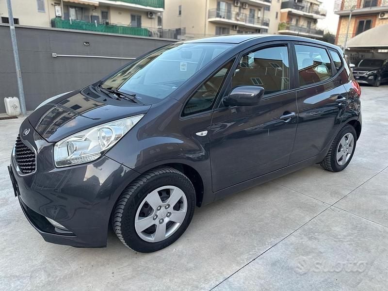 Usata Kia Venga 90 CV (66 kW) 2018 Grigio Utilitaria