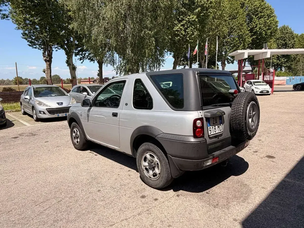 Usata Land Rover Freelander 111 CV (81 kW) 2002 Argento SUV