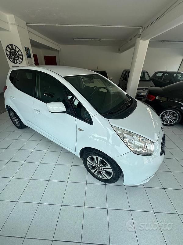 Usata Kia Venga 90 CV (66 kW) 2017 Bianco Utilitaria