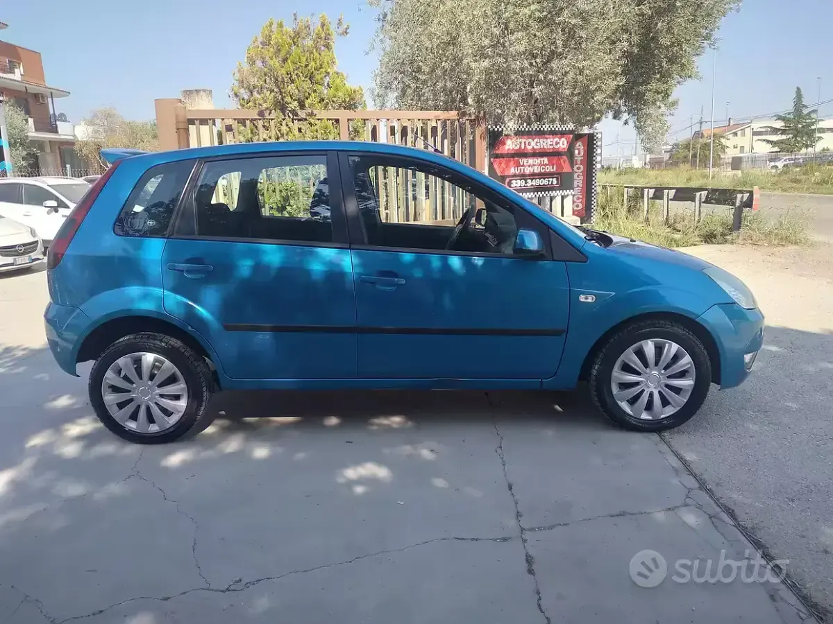 Usata Ford Fiesta Collection 68 CV (50 kW) 2005 Bluazzurro Utilitaria