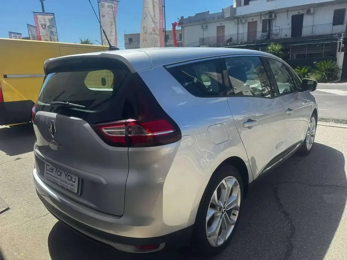 Usata Renault Grand Scénic IV Business 120 CV (88 kW) 2020 Argento Monovolume