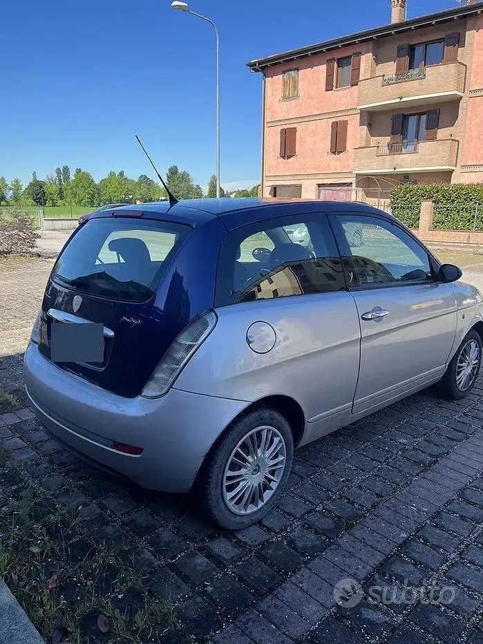 Usata Lancia Ypsilon 75 CV (55 kW) 2007 Grigio Utilitaria