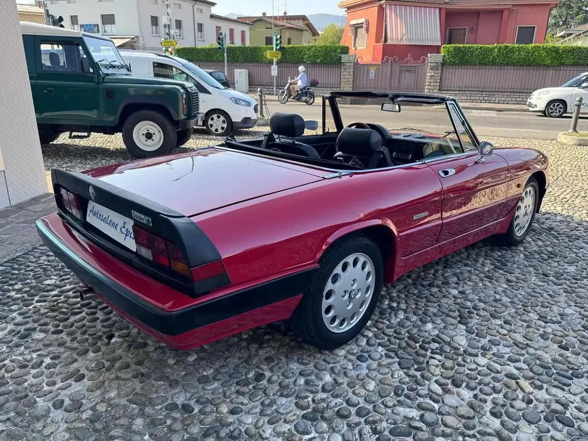 Usata Alfa Romeo Spider 125 CV (91 kW) 1987 Rosso Cabrio