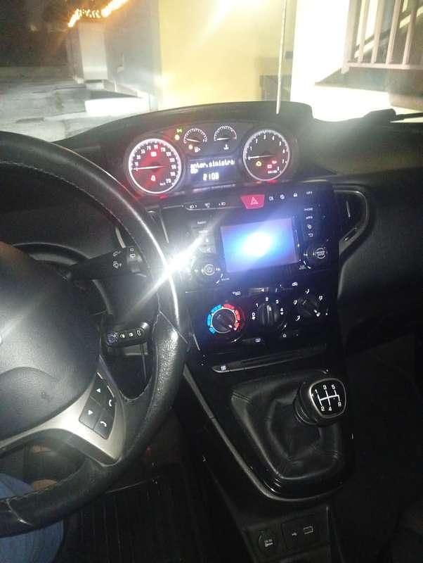 Usata Lancia Ypsilon 69 CV (50 kW) 2019 Utilitaria