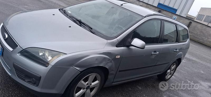 Usata Ford Focus 109 CV (80 kW) 2005 Grigio Berlina