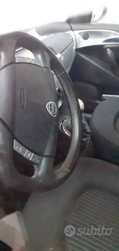 Usata Lancia Ypsilon 77 CV (56 kW) 2010 Nero Utilitaria