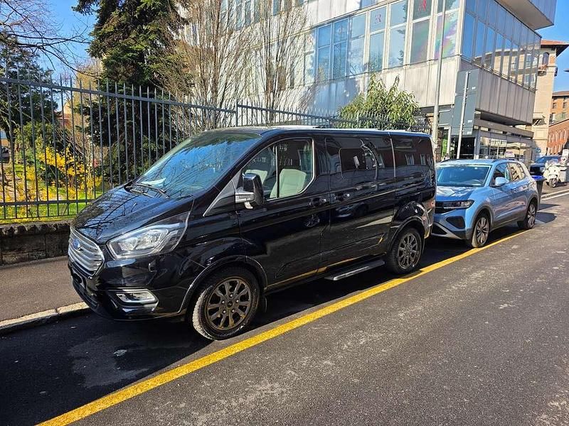 Usata Ford Tourneo Custom 170 CV (125 kW) 2018 Nero Furgone