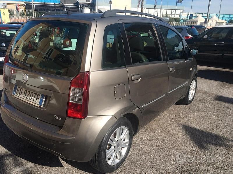 Usata Fiat Idea 90 CV (66 kW) 2008 Grigio Monovolume