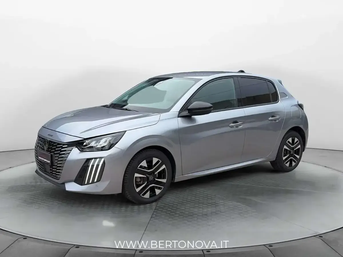 Usata Peugeot 208 Allure 102 CV (75 kW) 2025 Grigio Utilitaria