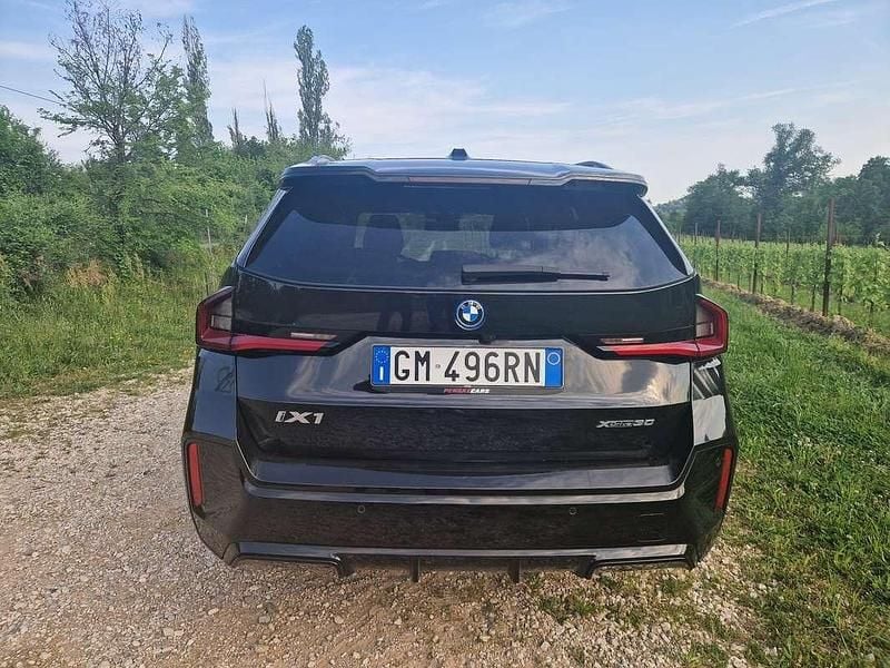 Usado BMW iX1 M Sport 103 kW (141 CV) 2023 Negro SUV