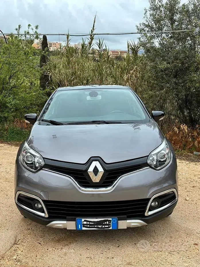 Usata Renault Captur Intens 90 CV (66 kW) 2016 Grigio SUV
