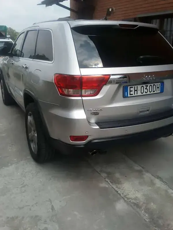 Usata Jeep Grand Cherokee Overland 241 CV (177 kW) 2011 Argento SUV