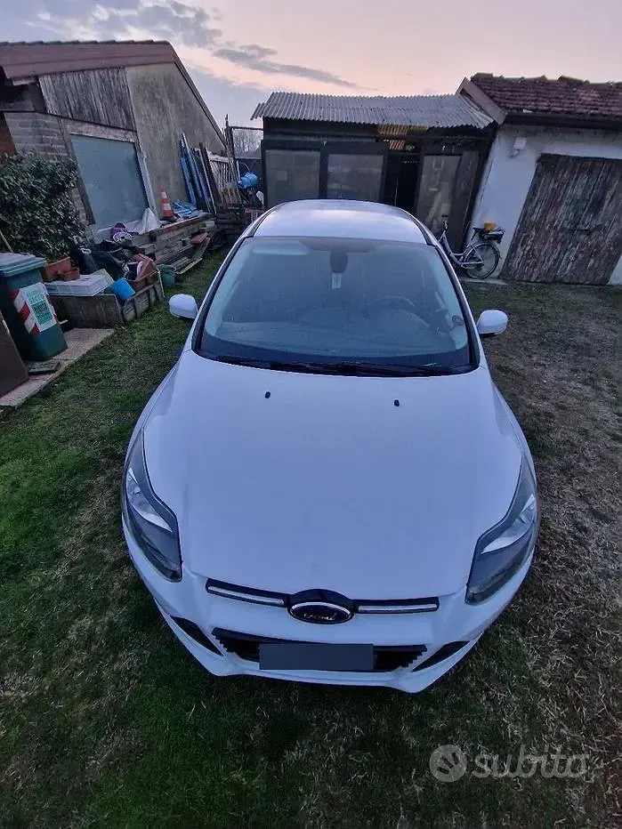 Begagnad Ford Focus 100 HK (73 kW) 2013 Vit Kombi