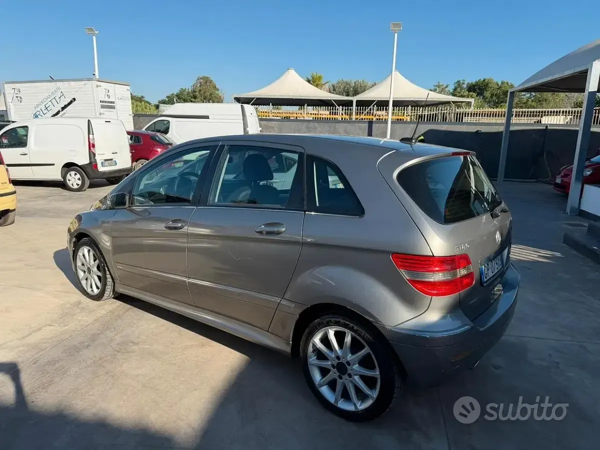 Usata Mercedes B180 109 CV (80 kW) 2008 Grigio Monovolume