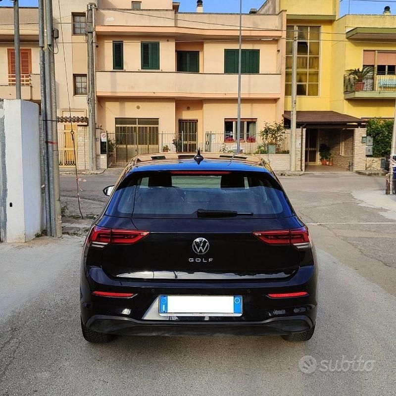 Usata VW Golf VIII Life 116 CV (85 kW) 2022 Nero Berlina