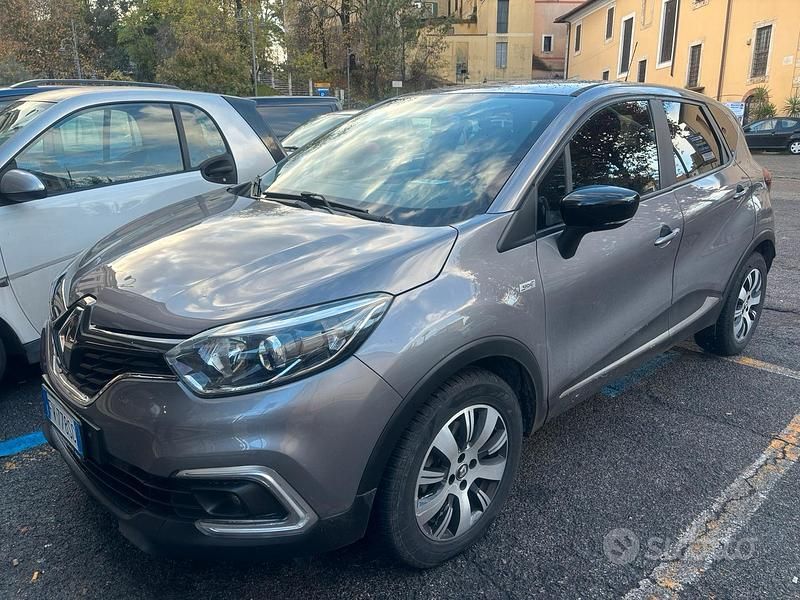 Usata Renault Captur 2019 Grigio SUV