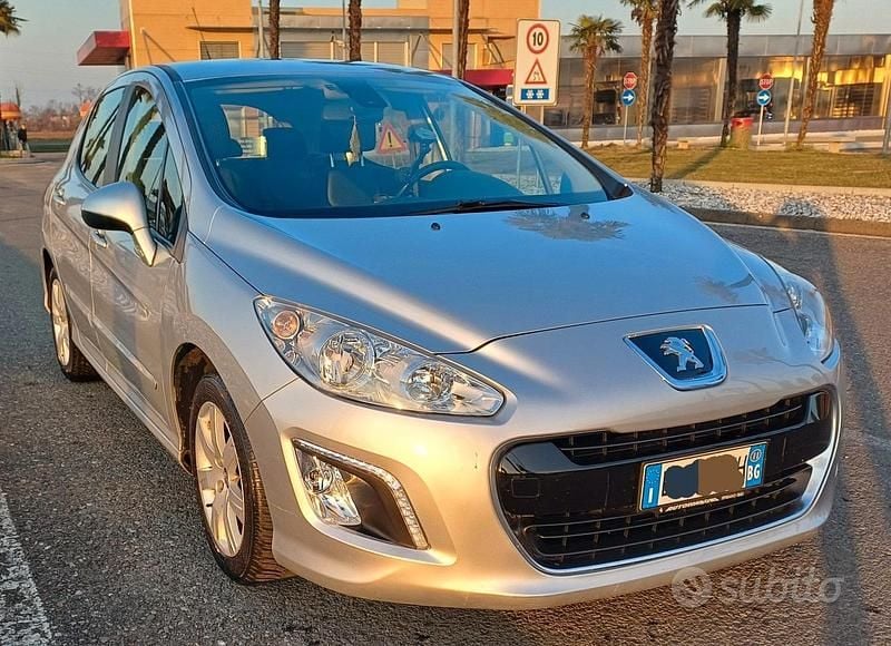 Usata Peugeot 308 Active 120 CV (88 kW) 2011 Grigio Berlina