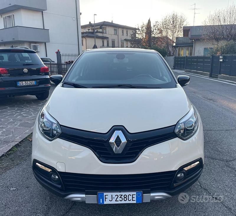 Grigio Usata 2017 Renault Captur Intens SUV | 8200 € (Ottimo prezzo) - Immagine 1/4